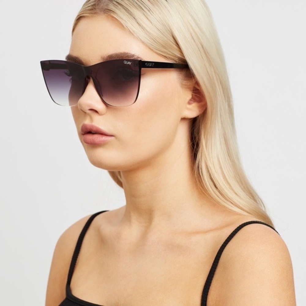 Quay Come Thru Sunglasses - Picture 4 of 5